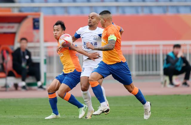 华体会官网-【中超】费南多造3球李源一捡漏 泰山4比1沧州止颓