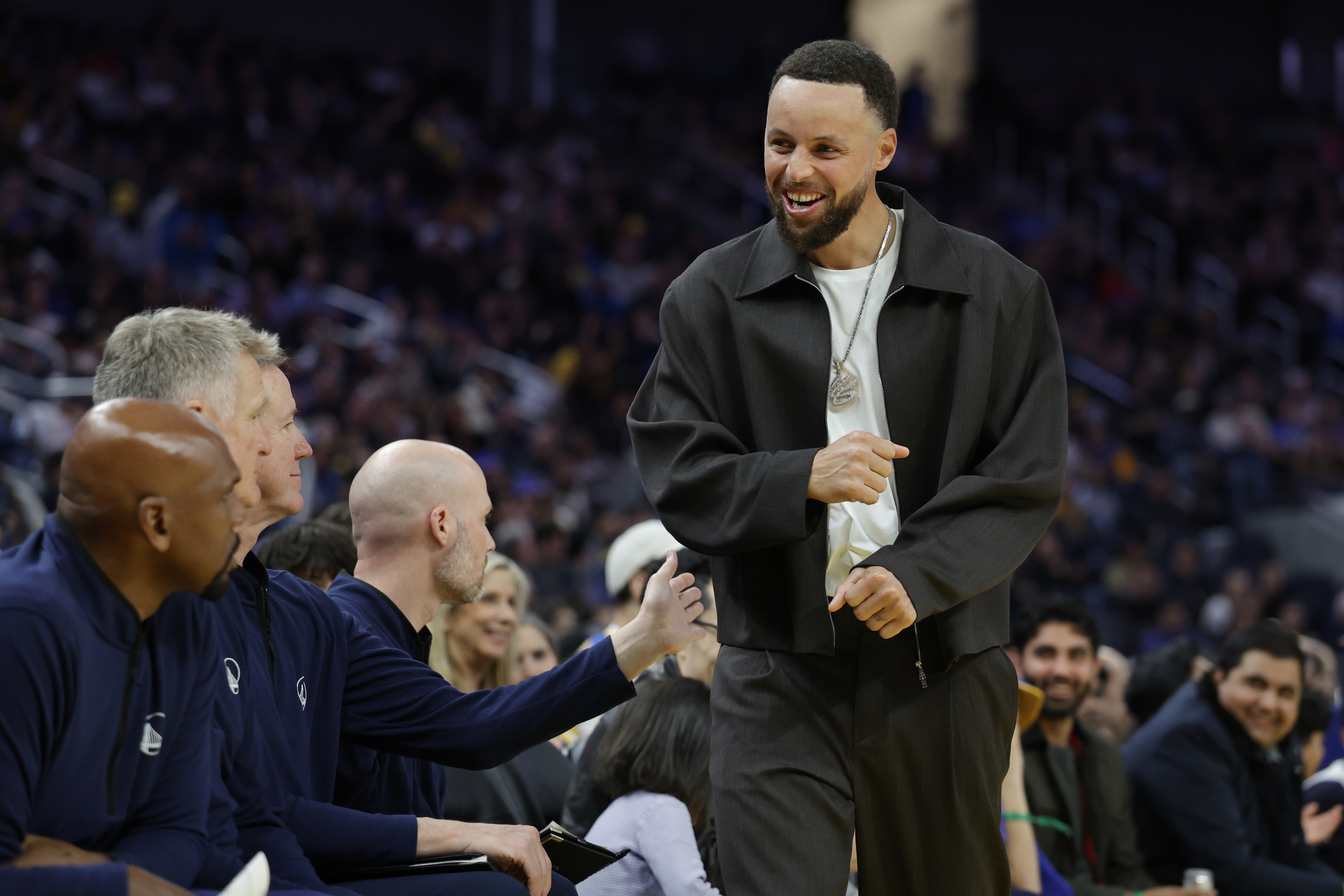 华体会官方入口-库里可能赛季报销？邓利维：存在这种可能性 但我们预计不会这样