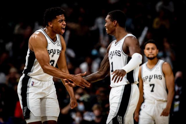 华体会官方网站-【现场】马刺不敌卫冕冠军 连败强敌波波却很满意