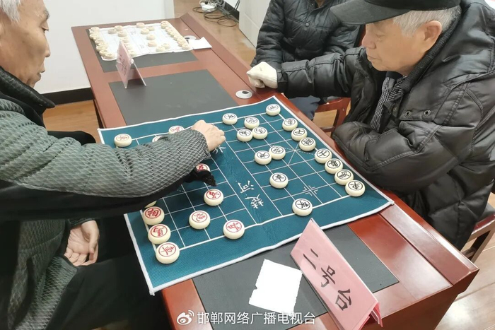 华体会官网-邯郸峰峰：楚河汉界展风采 邻里对弈叙温情|象棋|临水镇|邯郸市|河北省|社区_新浪新闻