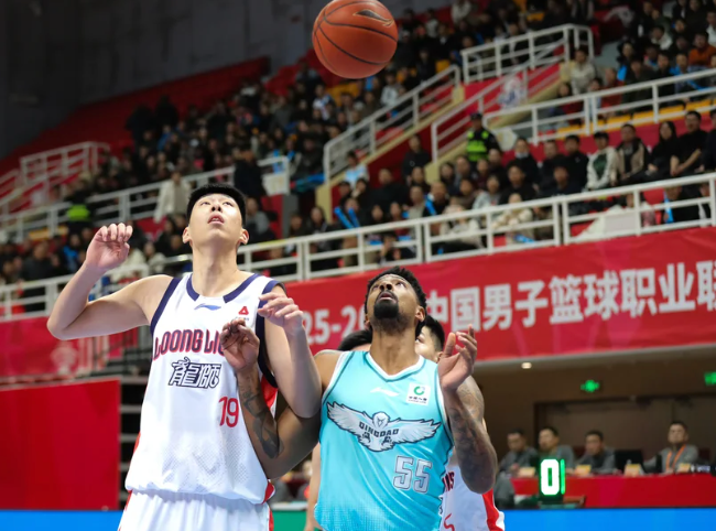 华体会官方网站-盖帽CBA第1，篮板国内球员第2，命中率78.7%！如此天赋杜锋不会用