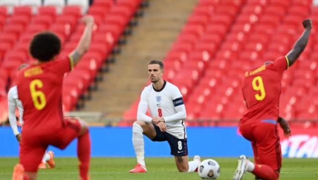 华体会体育官网-【伯览奥运②】迟到半个世纪的下跪